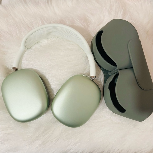 Apple Other - 🍀BRAND NEW! APPLE AIRPOD MAX GREEN🍀
